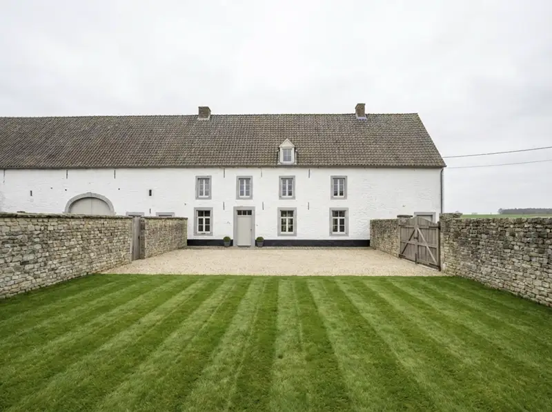 Jardin wallon impeccable après intervention taupier — Hesbaye Liégeoise